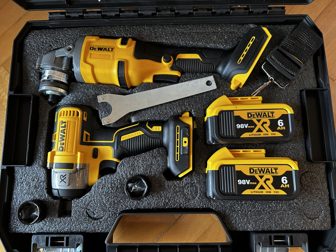 Dewalt aku set Brusilica i Aku odvijac 128v